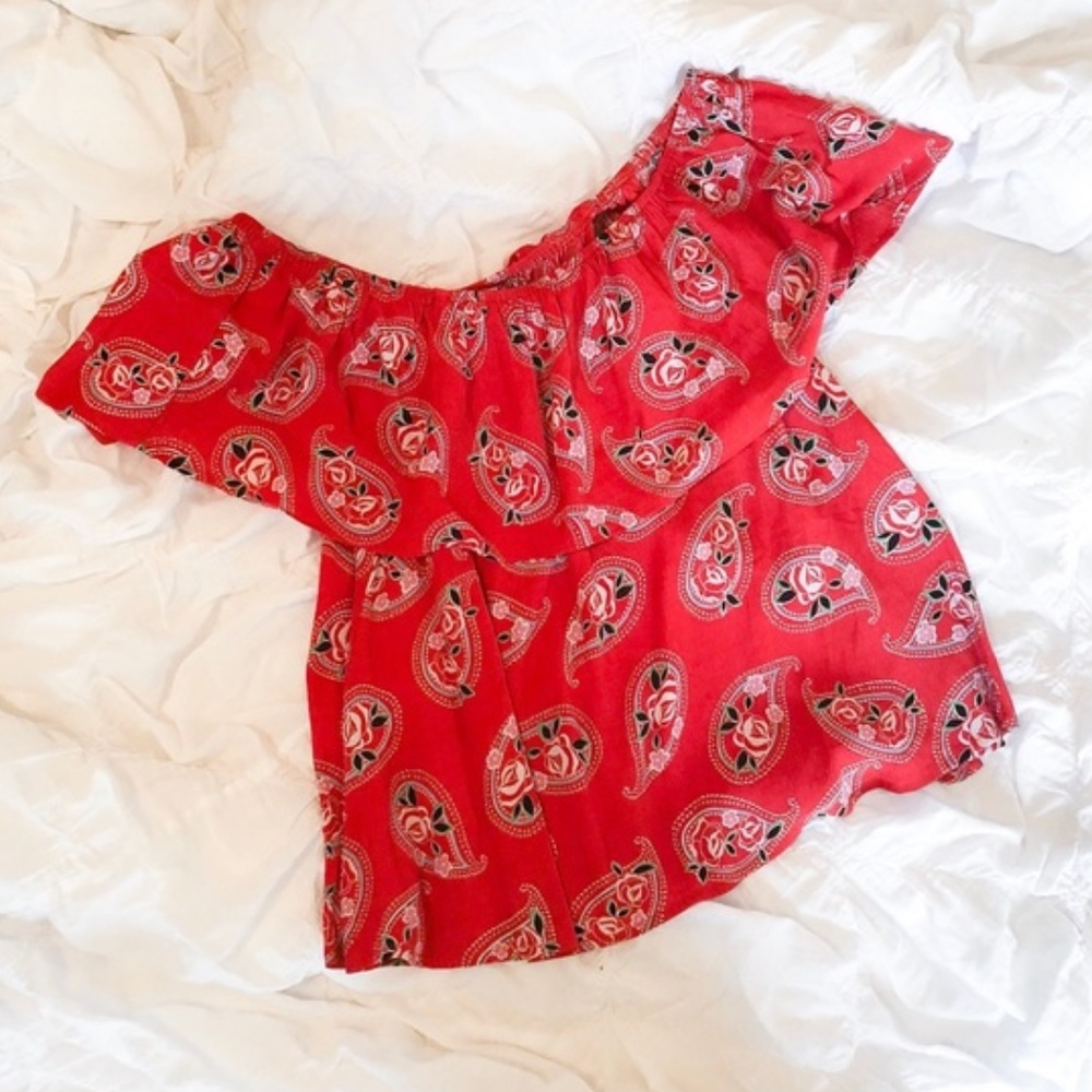 ✨HP✨ Off the Shoulder Paisley Shirt